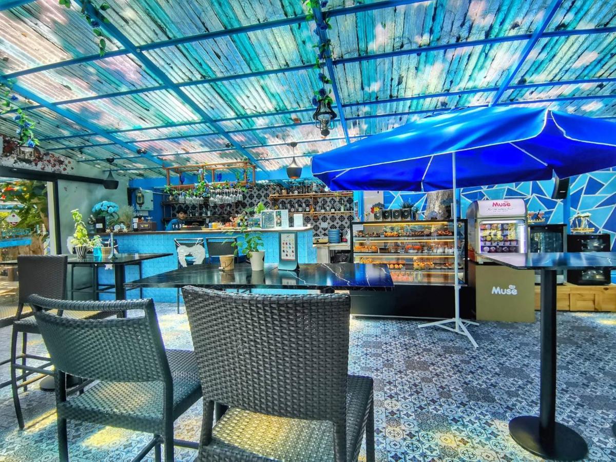 Beach Walk Boutique Resort Бангсен Екстер'єр фото