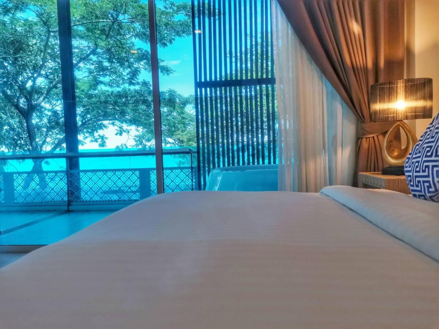 Beach Walk Boutique Resort Бангсен Номер фото