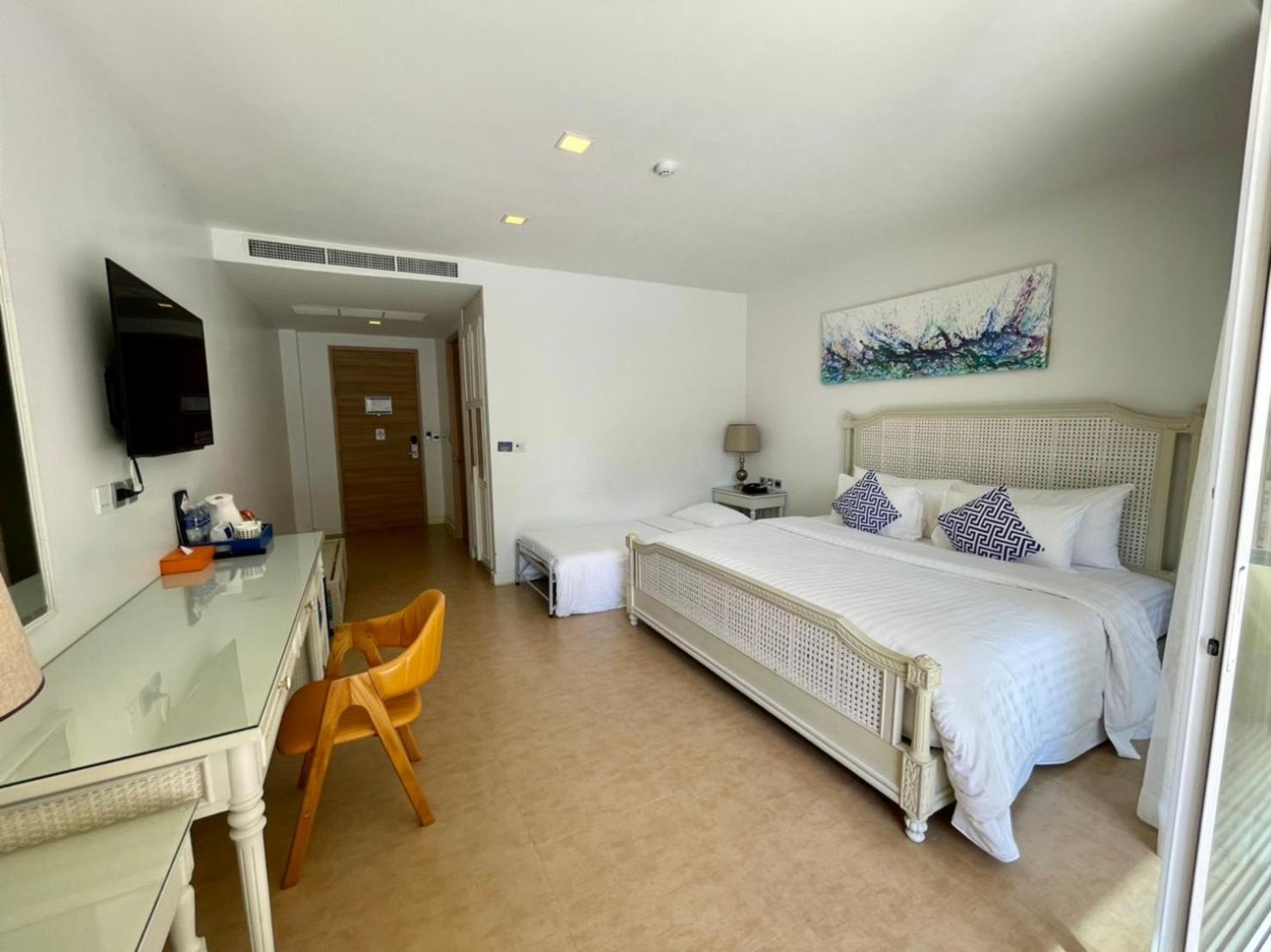 Beach Walk Boutique Resort Бангсен Номер фото
